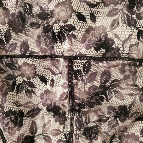 Victoria's Secret VSX Sport | Floral Knockout Crop Leggings - Picture 4 of 5